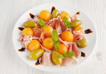 Salade melon, jambon, mozzarella